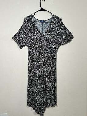 Apt. 9 Black & White Floral V-Neck Short Sleeve Asymmetrical Hem Wrap-Style Dres